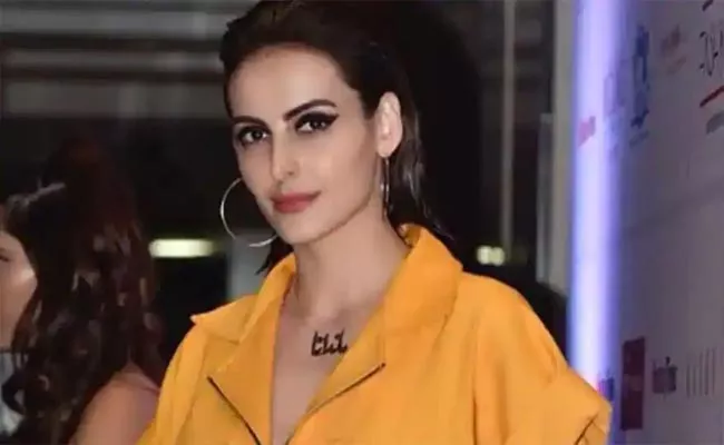 Actress Mandana Karimi Alleges Harassment On Koka Kola Set - Sakshi