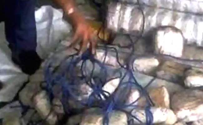 Coast Guard Seizes More Than 100kg Of Pak Drugs - Sakshi