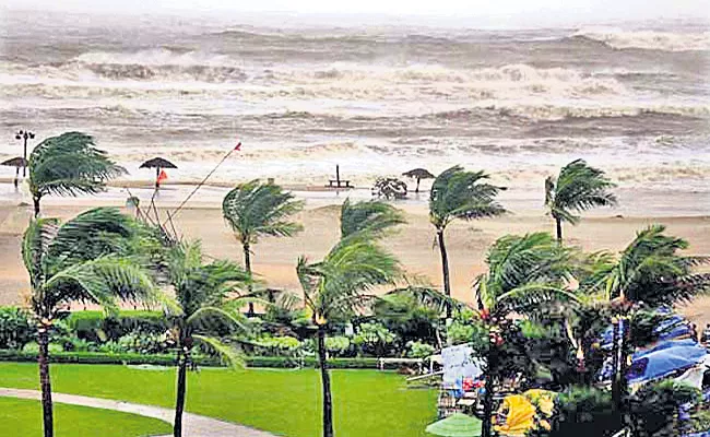 Nivar Cyclone Effect To Chennai - Sakshi