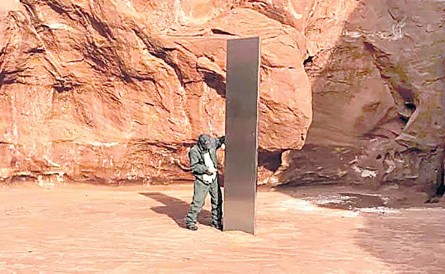 Mysterious Monolith Metal In Utah Desert At USA - Sakshi