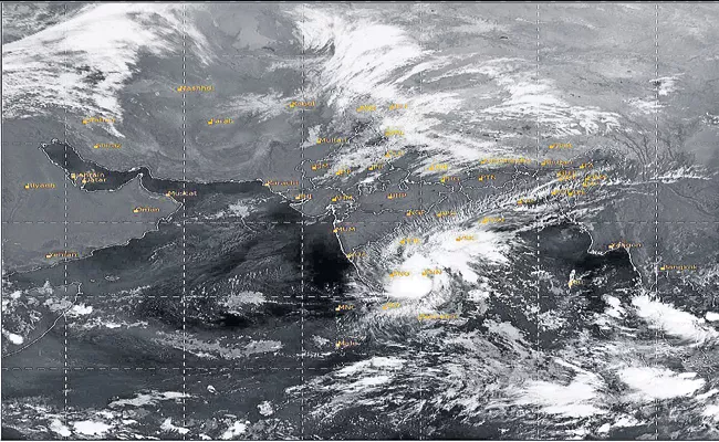 Heavy Rains In South Coastal Andhra And Rayalaseema With Nivar Affect - Sakshi