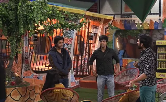 Bigg Boss 4 Telugu : Akhil Fires On Abhijit - Sakshi