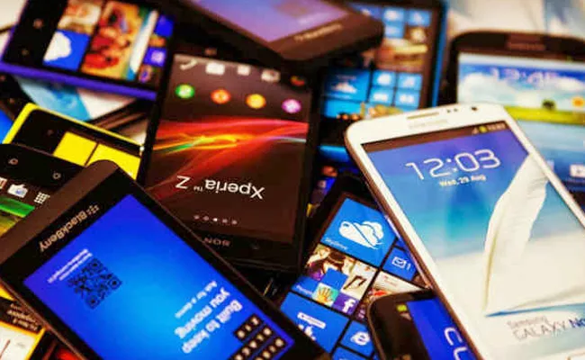 Post Diwali Sales Drop Leaves Smartphone Companies - Sakshi