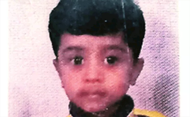 5 Year Old Boy Lost Life In Lift Accident In Dharavi - Sakshi