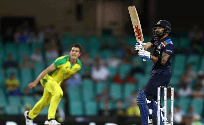 India Vs Australia Second One Day Australia Batting - Sakshi