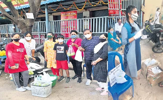 NEET Best Student Selling Guava Fruit In Market Without Fell Shy - Sakshi