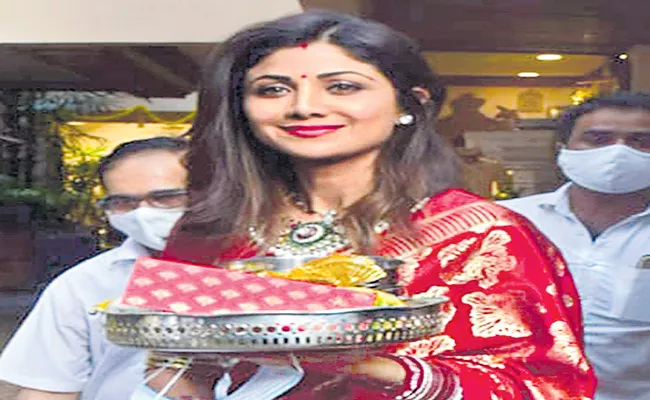 Bollywood heroins Karva Chauth Celebrations 2020 - Sakshi