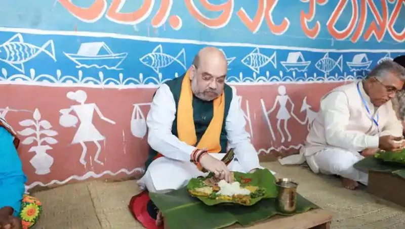 Amit Shah Has Lunch At House Of Tribal - Sakshi