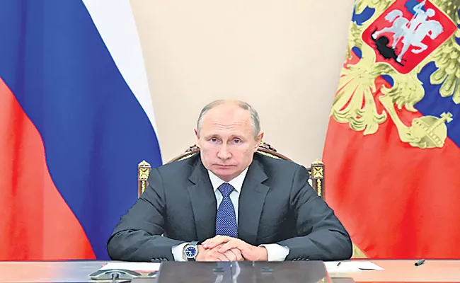 Russia President Vladimir Putin is likely to quit in January - Sakshi