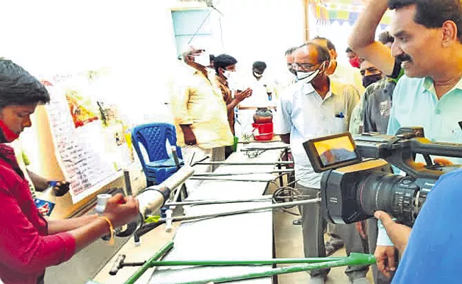 Impressive farm equipment display - Sakshi