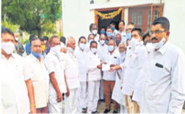 Rice Millers Protest Against FCI In Karimnagar - Sakshi