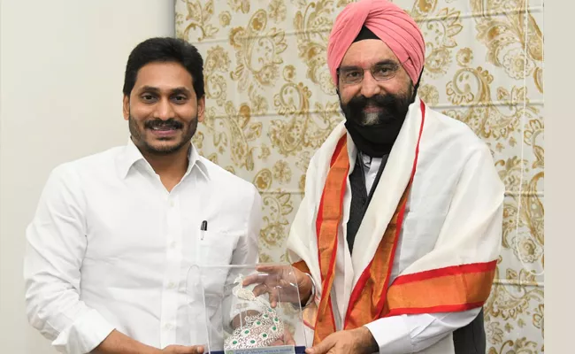 Amul Society Officials Meets CM Jagan In Tadepalli - Sakshi