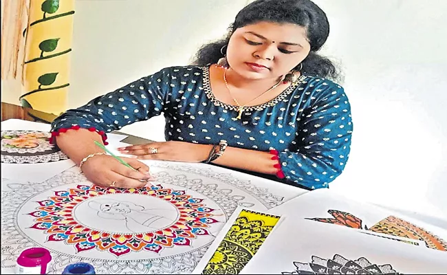 21 Year Young Women Listed In The Asian Book of Records for Art Paints - Sakshi