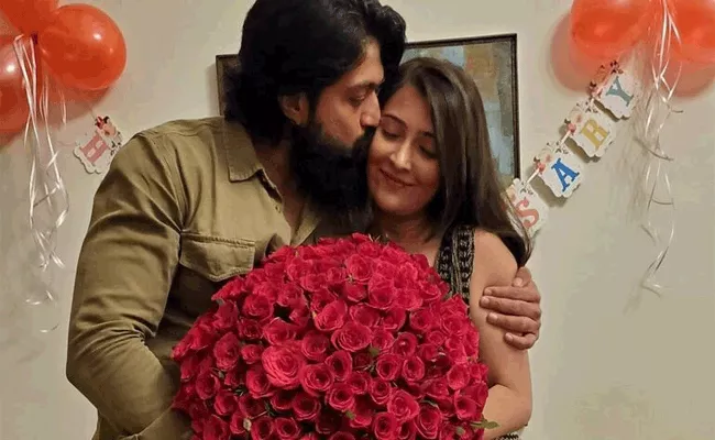 Radhika Pandit Shares Photo With Yash On wedding Anniversary - Sakshi