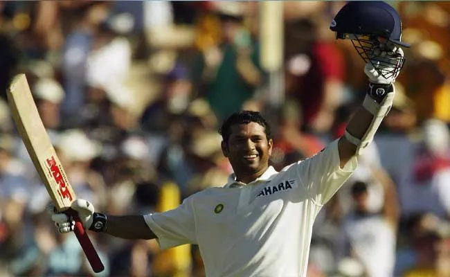 Sachin Tendulkar Reveals Heard Only One Song In 2004 Sydney Test Match - Sakshi