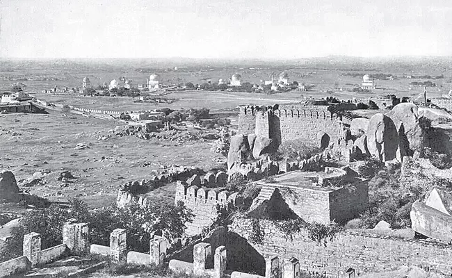 525 years for the foundation of the Golconda was laid - Sakshi