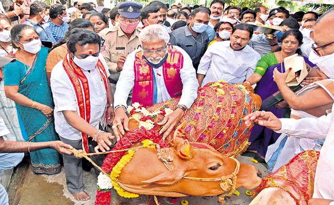 Construction Of 500 Temples In Telugu states Says YV Subba Reddy - Sakshi