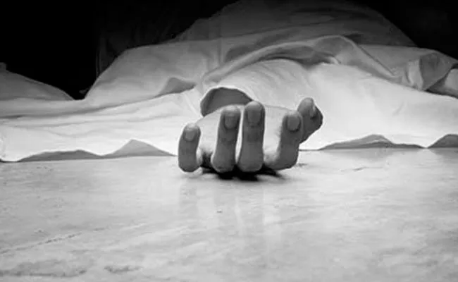 Man Killed By Wife And Daughter In Law For Affair In UP - Sakshi