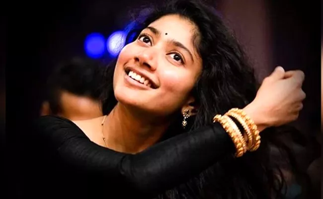 Sai Pallavi Open About How She Escaped From Lip Lock Seen - Sakshi