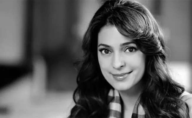 Juhi Chawla Asks Twitter To Help Find Lost Earring - Sakshi