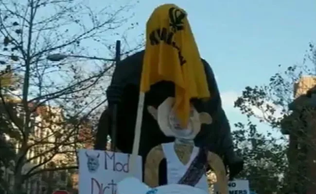 Mahatma Gandhi Statue Defaced By Khalistani Elements US Embassy Protest - Sakshi