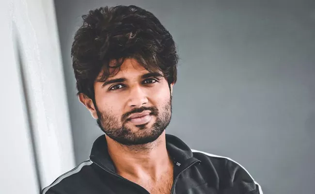 Vijay Devarakonda Supports For Bigg Boss 4 Telugu Housemate Abhijeet - Sakshi