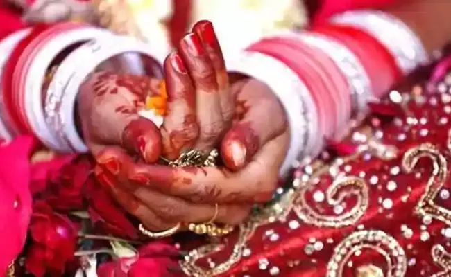 Man Divorced 2 Wives After Trying Marry Young Woman In Hyderabad - Sakshi