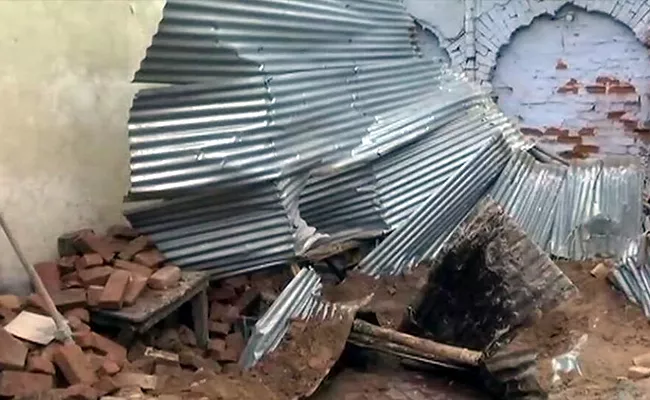 Four Deceased, Two Hurt as Two-Storey House Collapses in Delhi - Sakshi