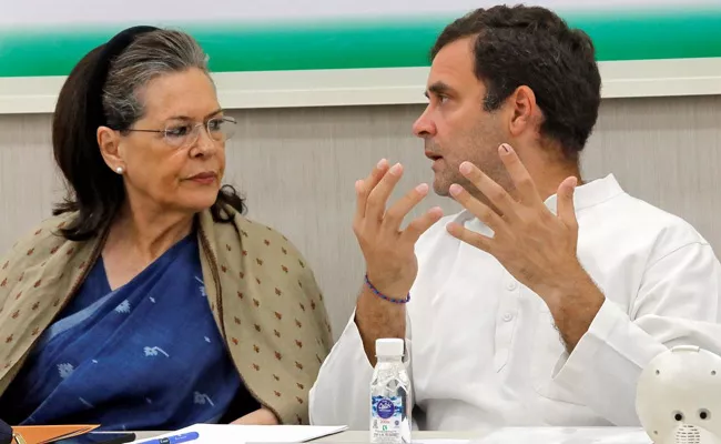 Sonia Gandhi Talks With Congress Rebel leaders - Sakshi