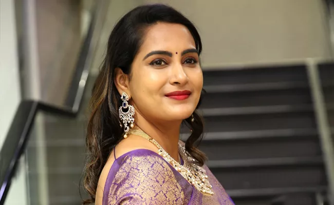 Actress Himaja Launched Jewelry At Malabar Gold Showroom - Sakshi