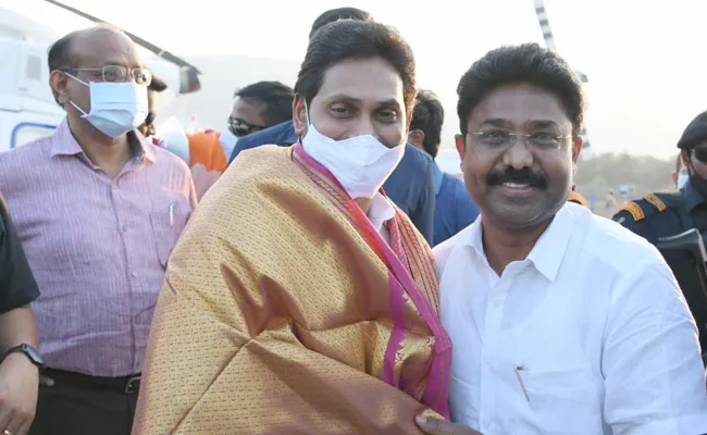 CM Jagan Reached Idupulapaya For 3 Days Tour In YSR District - Sakshi