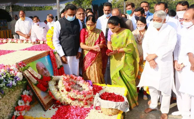 PV Narasimha Rao16th Memorial Day, pay homage at PV Ghat - Sakshi