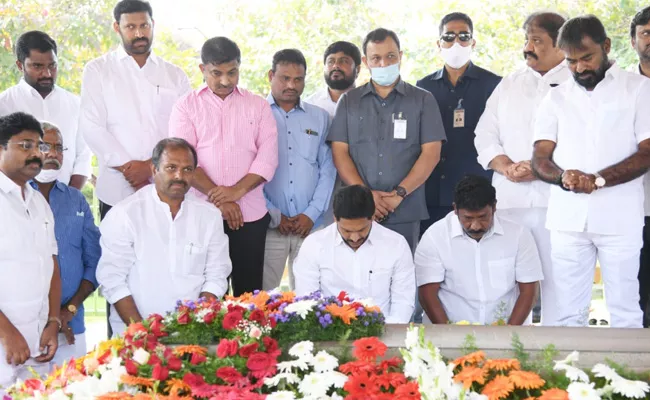 CM YS Jagan Visits YSR Ghat - Sakshi