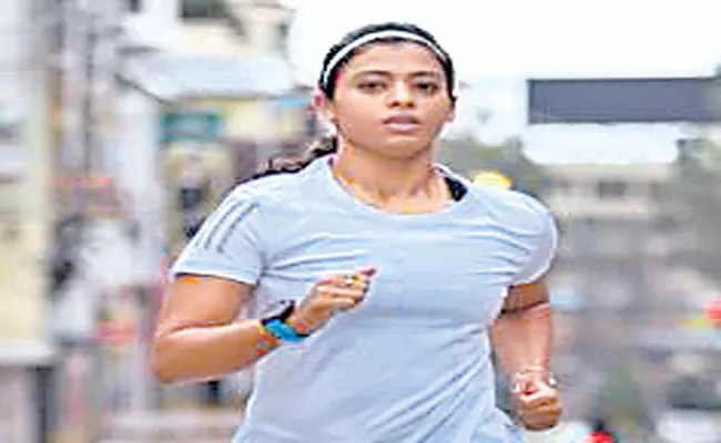 5-month pregnant woman finishes TCS World 10K Run - Sakshi