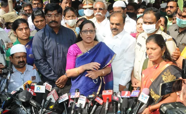 Shena latha Assassination Case Vasireddy Padma Fires On TDP Politics - Sakshi