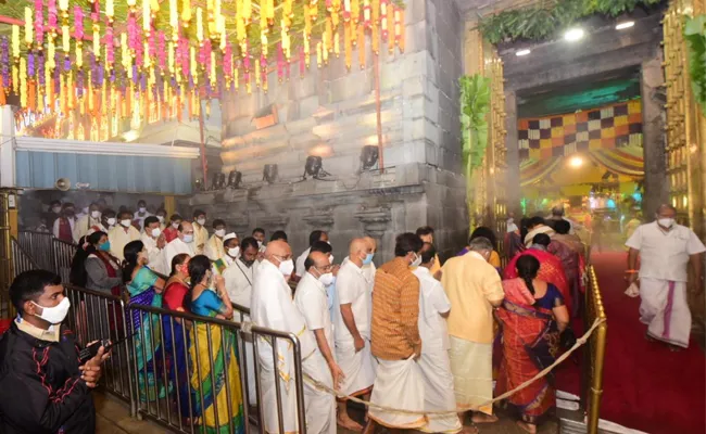 Vaikuntha Ekadashi Dwara Darshanam Started In Tirumala - Sakshi