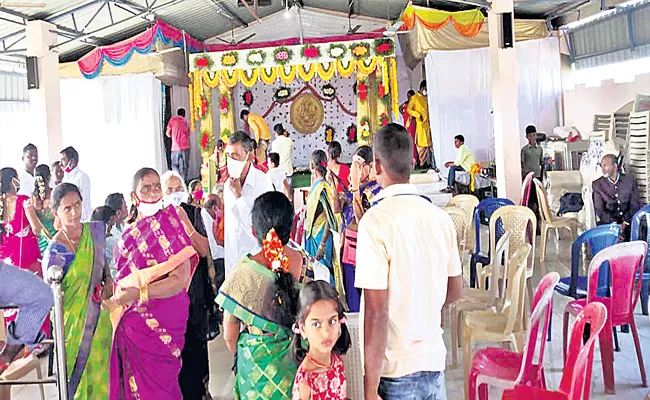 Wedding Stopped In Mahabubabad District - Sakshi