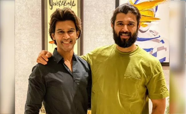 Bigg Boss Telugu 4: Abhijeet Meets Vijay Devarakonda - Sakshi