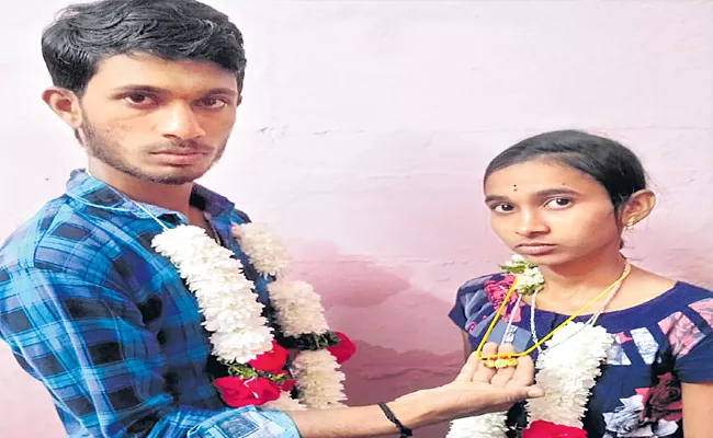  New bride commits suicide at Sakhi Center Jangaon - Sakshi