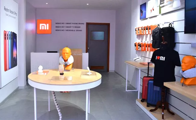 Philips Seeks Ban on Xiaomi Phone Sale in India - Sakshi