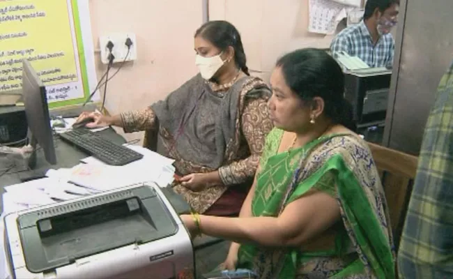 Huge Crowd At Registration Offices After Telangana Govt Modifies LRS - Sakshi