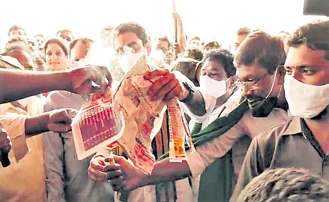 Nara Lokesh‌ Burned News Papers At Prakasam District - Sakshi