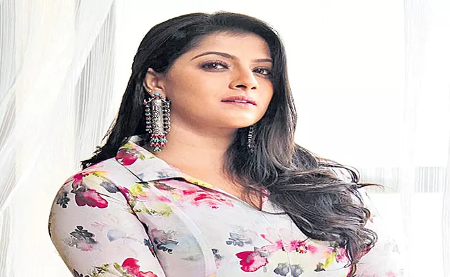 Varalaxmi Sarathkumar Twitter and Instagram accounts hacked - Sakshi