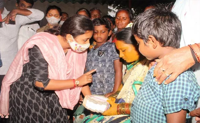 Nivar Cyclone: 5 Lakh Assistance To Prasad Family - Sakshi