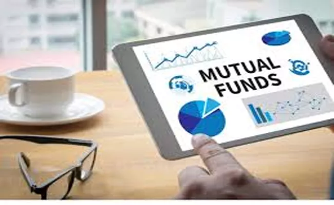 Mutual Funds Selling Spree Continues on Withdraw Rs 30,760 - Sakshi