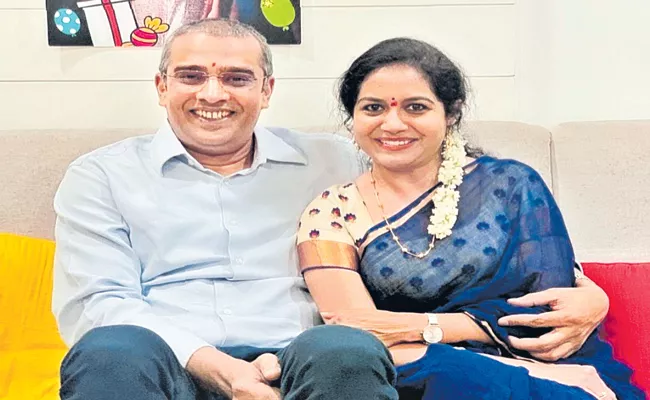 Singer Sunitha gets engaged to Rama Veerapaneni - Sakshi