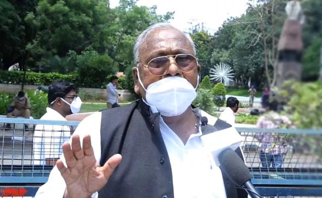 Bharat Bandh: V Hanumantha Rao Protest Against Farmer New Act In Siddipet - Sakshi