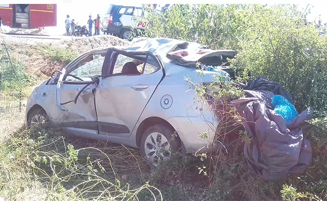 Four Deceased In Road Accident At Narayanpet District - Sakshi