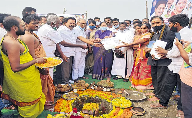 Distribution of house patta continued for the seventh day across AP - Sakshi