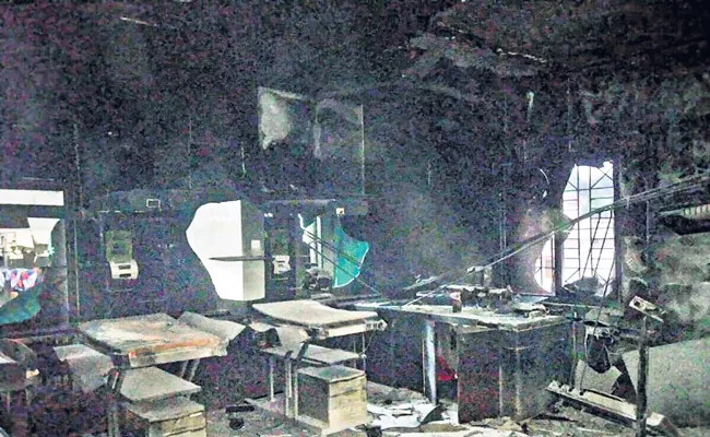 10 babies killed in fire at Bhandara hospital - Sakshi